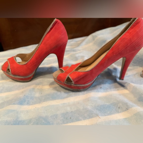 Women’s Heels - Picture 2 of 5